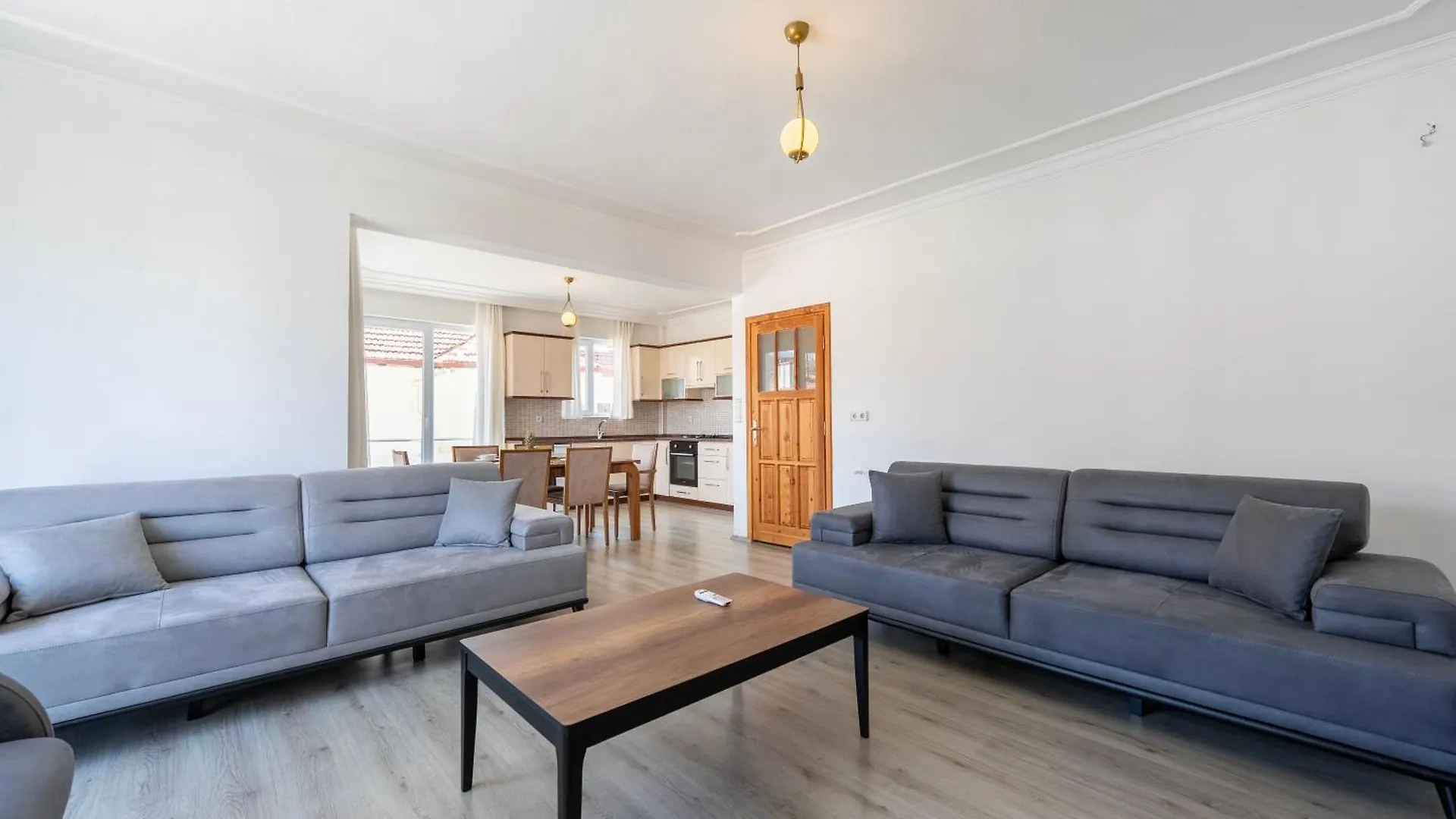 A Spacious, Comfortable And Cozy Apartment Close To The Center Of 페티예