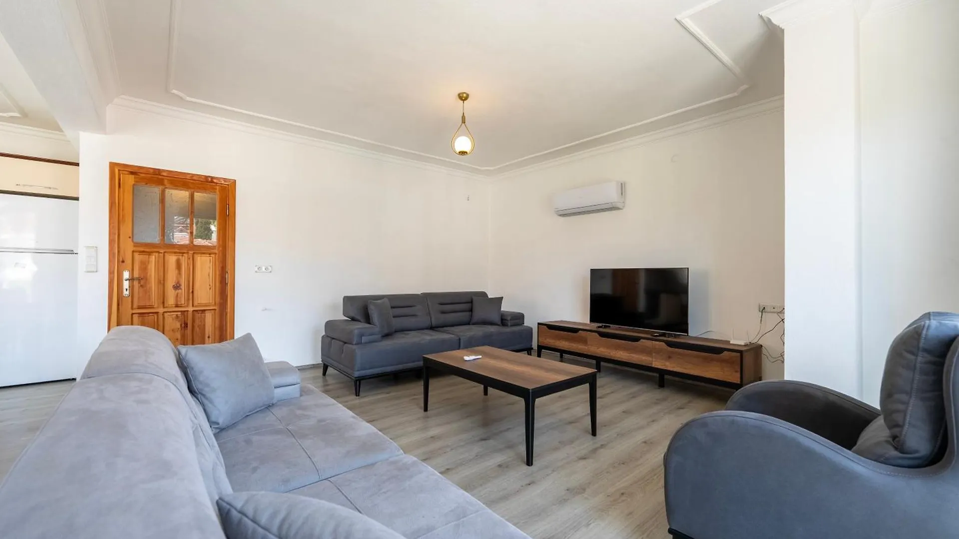 A Spacious, Comfortable And Cozy Apartment Close To The Center Of 페티예