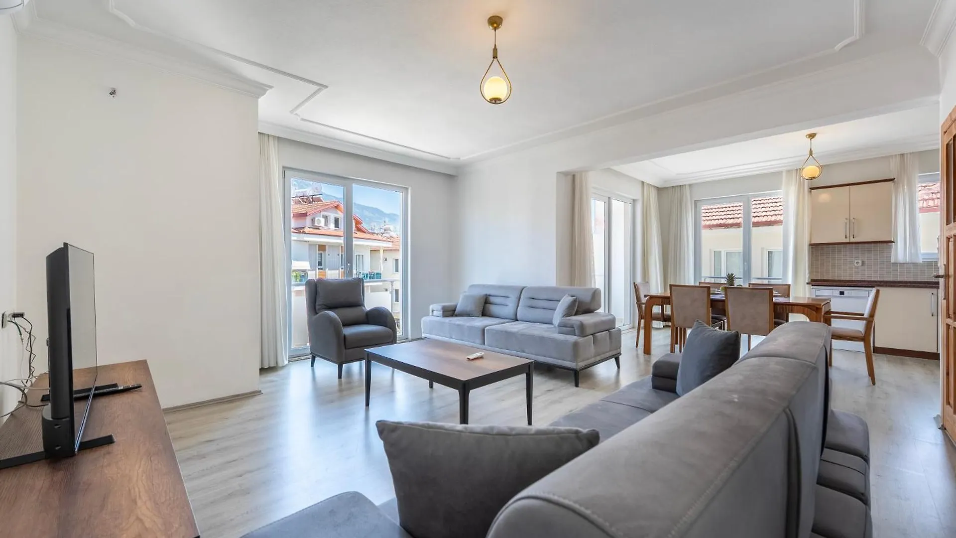A Spacious, Comfortable And Cozy Apartment Close To The Center Of 페티예