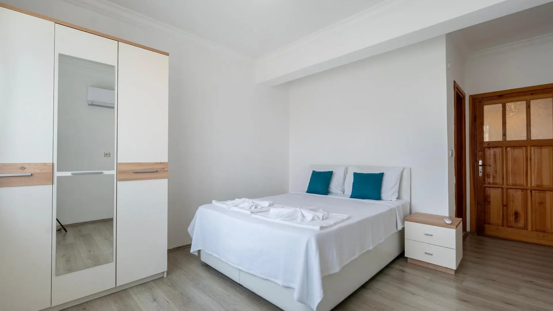 A Spacious, Comfortable And Cozy Apartment Close To The Center Of 페티예
