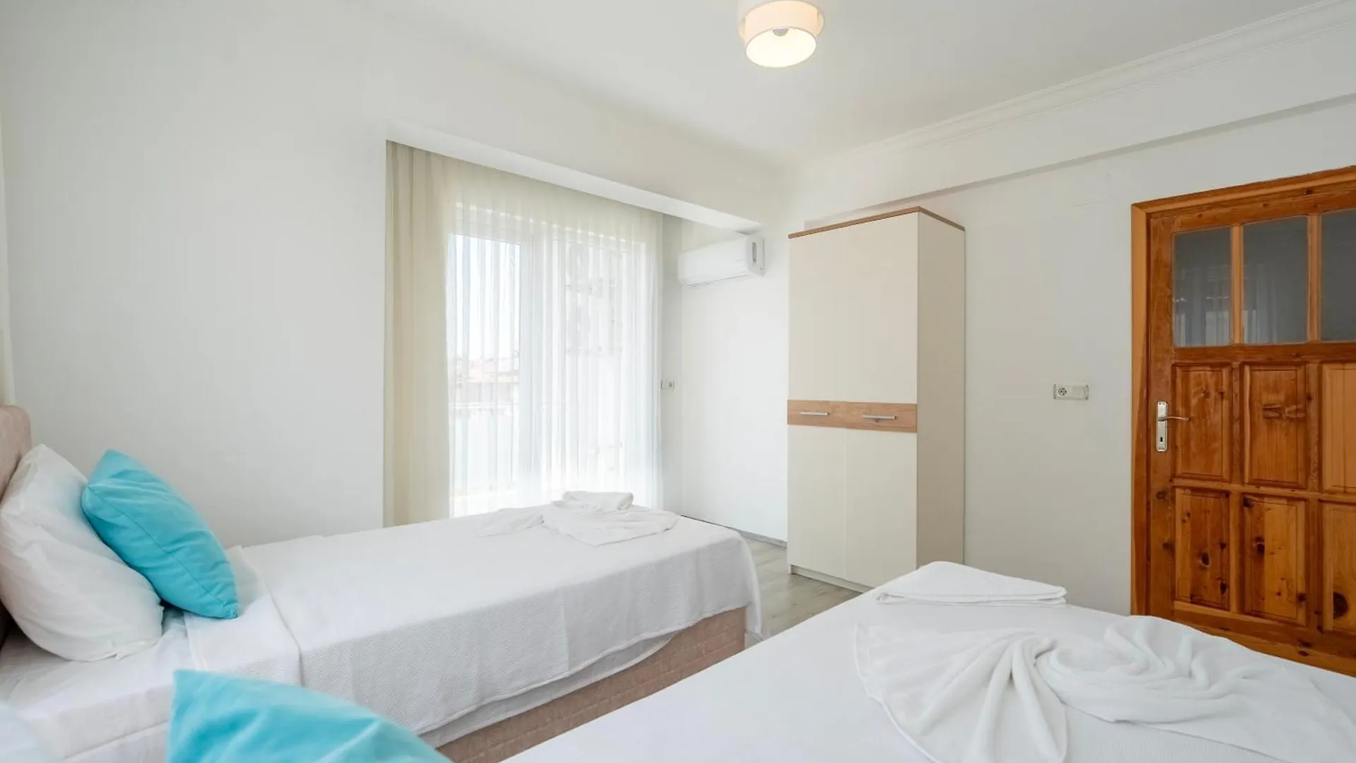A Spacious, Comfortable And Cozy Apartment Close To The Center Of 페티예